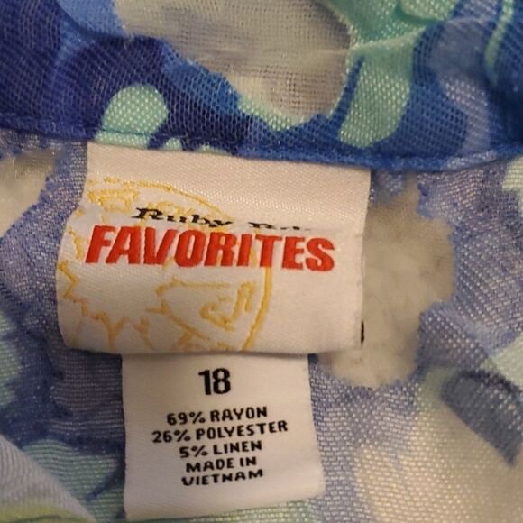 Ruby Rd favorites blue multicolor button crop top - Picture 10 of 12